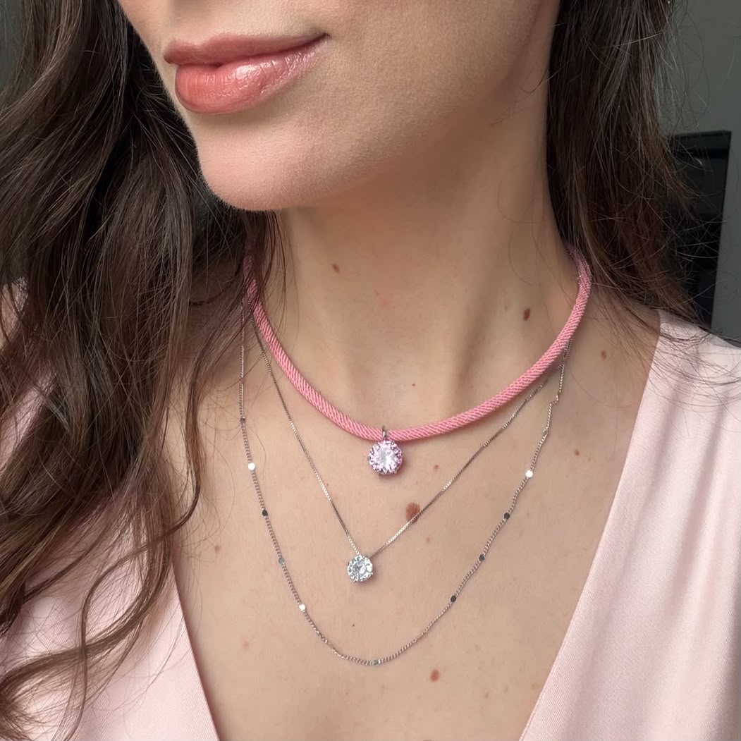 Colar Cordão Rosa com Pingente Ponto de Luz Rosa